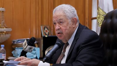 رجائي عطية يخاطب نقيب محامي سوهاج لتقديم الدعم في حادث القطارين