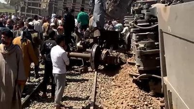 تسلسل زمني لـ6 ساعات مرعبة.. كيف تعاملت وزيرة الصحة مع حادث قطاري سوهاج؟ (التفاصيل الكاملة)