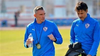 كارتيرون يعقد جلسة مع جهازه المعاون قبل انطلاق التدريبات الجماعية 