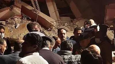 وفاة 4 أشخاص في انهيار عقار جسر السويس المنهار