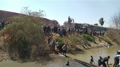 نقل المصابين واستضافة المغتربين.. كيف تجلت شهامة المصريين في حادث قطاري سوهاج؟