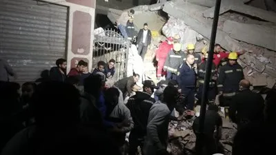 الحماية المدنية تنقذ رضيعة من تحت أنقاض عقار جسر السويس