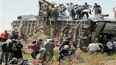 وزير النقل  يُفجر مفاجأة عن حادث قطاري سوهاج