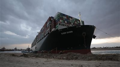 حقيقة تأثير التكريك حول السفينة الجانحة على أنفاق قناة السويس (فيديو)