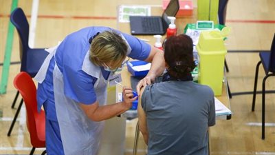 بريطانيا تخطط لاعطاء جرعات ثانية من لقاح COVID-19