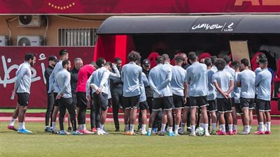 انضمام خماسي المنتخب الأولمبي إلى الأهلي لإجراء مسحة طبية استعدادا لمواجهة المريخ