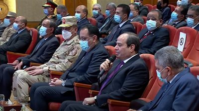 السيسي: لاحظت متابعة المصريين لحادث السفينة وكأن ابنهم في أزمة