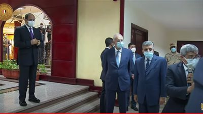 عاجل.. السيسي يتفقد مركز التدريب والمحاكاة بهيئة قناة السويس
