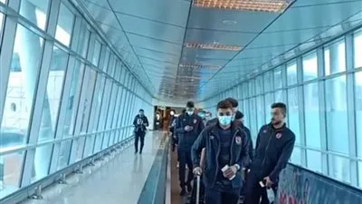 بعثة الأهلى تصل مطار القاهرة استعدادا للسفر إلى السودان