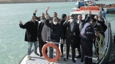 أحد أبطال تعويم السفينة: سيتم عمل ازدواج في منطقة الجنوح (فيديو)
