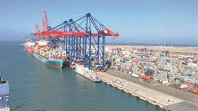 خروج ودخول 24 سفينة من الموانئ التابعة للمنطقة الاقتصادية لقناة السويس خلال اليومين الماضيين