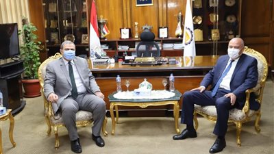 محافظ قنا يستقبل وزير القوى العاملة 