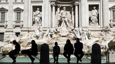 إيطاليا تسجل انخفاضا جديدا للإصابات بكورونا