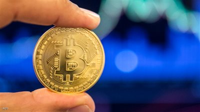 خبير مصرفي: عملة البيتكوين تستنزف موارد الدولة