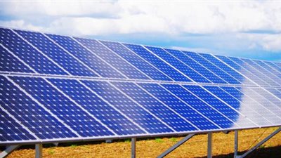 الكهرباء توقع اتفاق لإنشاء محطة توليد كهرباء من الخلايا الشمسية بقدرات 50 ميجاوات 