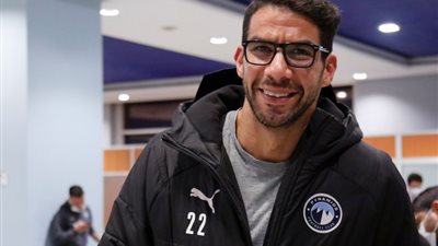 مدرب مصر السابق يرفض الهجوم على شريف إكرامي