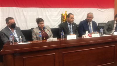 النسر مقلوب.. 