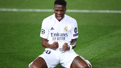 عاجل - ريال مدريد يهز شباك ليفربول بهدف عالمي (فيديو)