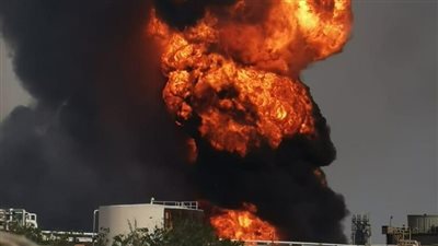 شاهد.. اندلاع حريق كبير في مصفاة نفط شرق المكسيك