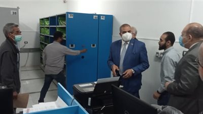 رئيس جامعة الأزهر يتفقد وحدة التحول الرقمي ويشيد بما تحقق من إنجازات