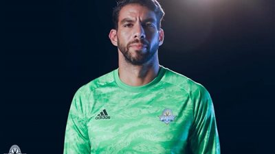 شريف إكرامي يقترب من دكة الاحتياط في بيراميدز 