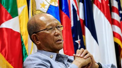 وزيرا دفاع الفلبين والولايات المتحدة يأملان في استئناف التدريبات العسكرية المشتركة