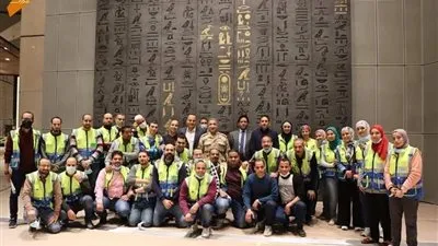 اللواء عاطف مفتاح لفريق عمل قاعات توت عنخ آمون: 