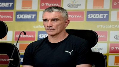 كارتيرون يستقر على طرد نجم الزمالك 