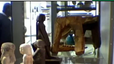 تمثال مصري قديم يتحرك تلقائياً ويثير الرعب.. وخبير يفسر الظاهرة (فيديو)