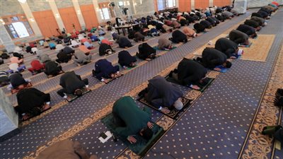 8 دول عربية تسمح بصلاة التراويح في رمضان.. تعرف عليهم