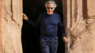 تفاصيل حفل مغني الأوبرا العالمي أندريا بوتشيلي بمدينة العلا السعودية