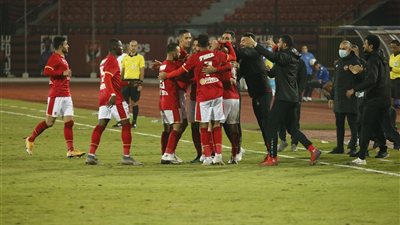 مفاجأة مدوية.. نجم الأهلي يُخطط للرحيل عن القلعة الحمراء