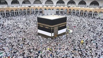 بأجود أنواع البخور..  رئاسة شؤون الحرمين تباشر عملية تطييب الكعبة المشرفة والمسجد الحرام