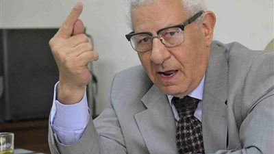 وزير الخارجية ينعى مكرم محمد أحمد: كان قامة صحفية مرموقة