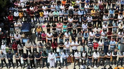 صلاة حاشدة في المسجد الأقصى في أول جمعة من رمضان منذ انتشار كورونا