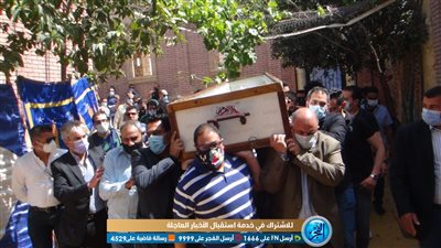 لحظة نقل الكاتب الصحفي الراحل مكرم محمد لمثواه الأخير