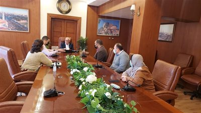 محافظ بورسعيد  يتابع سير العمل ميناء بورسعيد البري وشارع البترول   