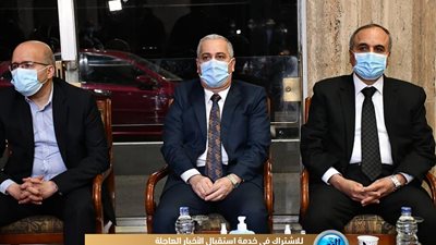 بدء عزاء الكاتب الصحفي الراحل مكرم محمد (فيديو وصور)