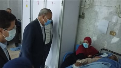 محافظ القليوبية يطمئن على مصابي حادث قطار الصائمين بمستشفى بنها الجامعي (صور)