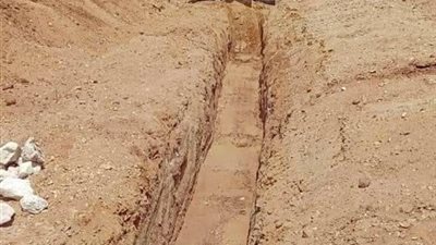 مدير إدارة المياه الجوفية بالبحر الأحمر يتفقد عمليات إنشاء بحيرتين بقرية الزعفرانة 