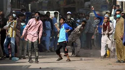 البرلمان الباكستاني ينظر في طرد المبعوث الفرنسي بعد نشر رسوم مسيئة للرسول