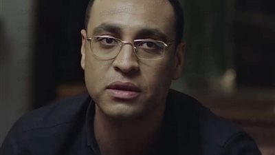 الجمهور  يشيد بأداء مصطفى عمر في 