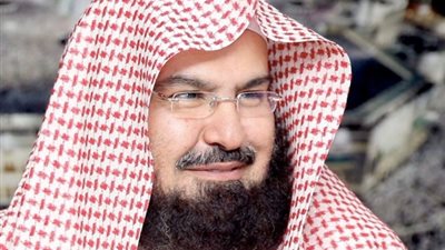 السديس يتفقد نقاط التفويج والفرز أمام باب الملك عبدالعزيز