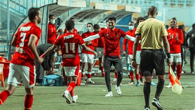الأهلي يعود لسكة الانتصارات بثلاثية في شباك إنبي