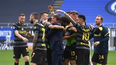 إنتر يفوز على فيرونا ويقترب من التتويج بالدوري الإيطالي