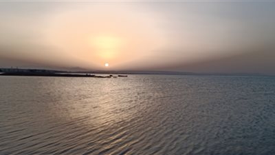 شاهد.. جمال شواطئ مدينة الغردقة وقت العصارى وغروب الشمس (صور وفيديو)