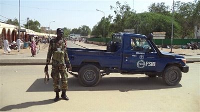 المجلس العسكري التشادي الحاكم يرفض التفاوض مع المتمردين