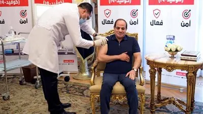 عمرو أديب: صورة  السيسي وهو يتلقى لقاح كورونا 