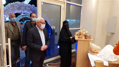 محافظ بورسعيد يتفقد عددا من المشروعات بالبازار الجديد (صور)