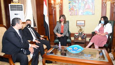 وزيرة الهجرة تدعو لحوار مشترك بين شباب النواب بالبرلمان المصري واليوناني والقبرصي